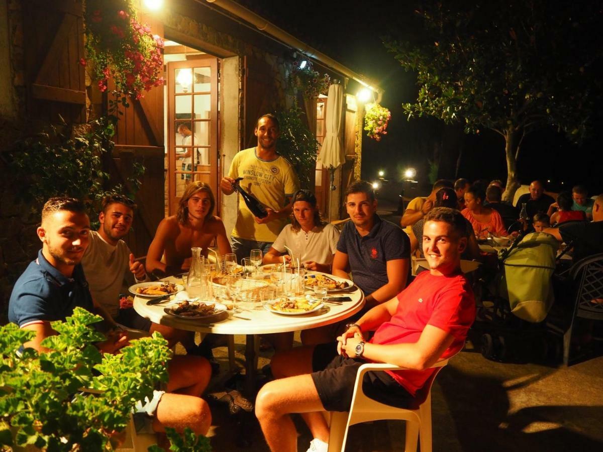 Relais International De La Jeunesse Hostal *